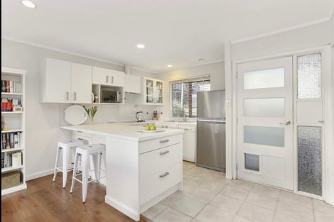 Photo of property in 2/16 Hollyhock Place, Browns Bay, Auckland, 0630