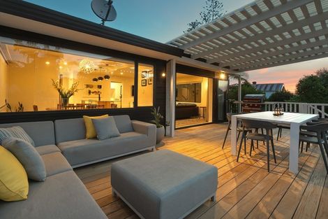 Photo of property in 2/41 Wright Road, Point Chevalier, Auckland, 1022