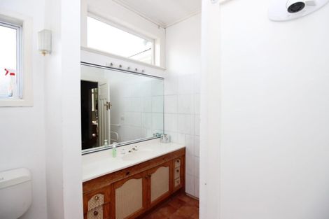 Photo of property in 25a Belle Vue Avenue, Northcote Point, Auckland, 0627