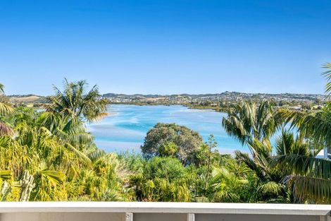 Photo of property in 40 Pohutukawa Avenue, Red Beach, 0932