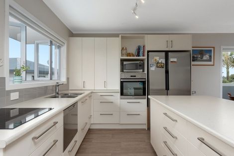 Photo of property in 74 Queen Road, Bellevue, Tauranga, 3110