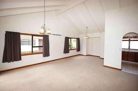 Photo of property in 37 Thorburn Avenue, Red Beach, 0932
