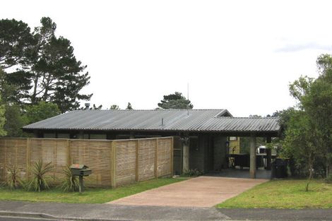 Photo of property in 9 Telstar Place, Beach Haven, Auckland, 0626