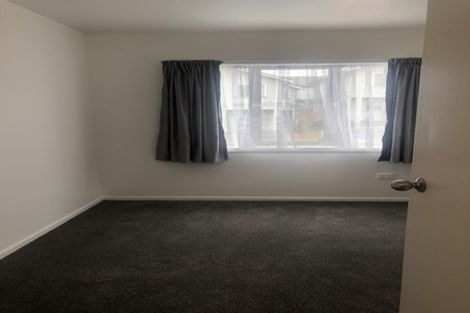 Photo of property in 2/4 John Jennings Drive, Oteha, Auckland, 0632