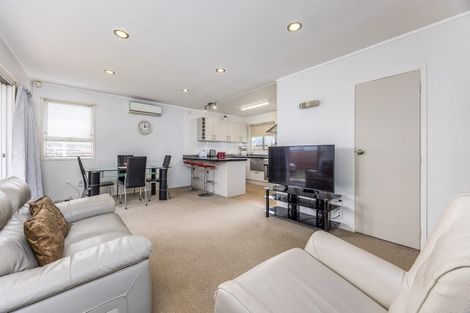 Photo of property in 2/10 Raewyn Place, Pakuranga, Auckland, 2010