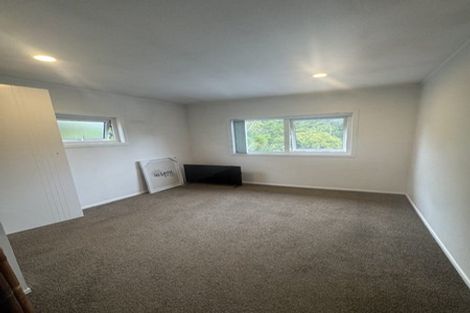 Photo of property in 14 Beazley Place, Glendene, Auckland, 0602