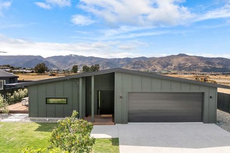 Photo of property in 9 Swan Street, Lake Hawea, 9382