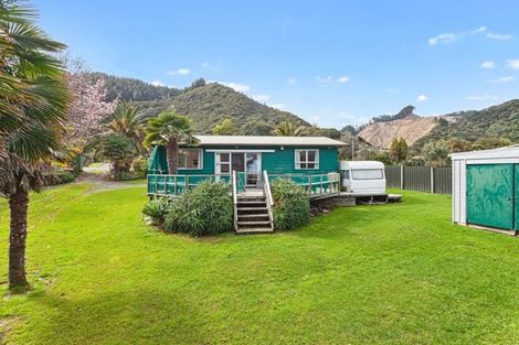 Photo of property in 10 Para-rauaruhe Crescent, Te Kaha, 3199