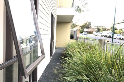 Photo of property in 2/132 Stancombe Road, Flat Bush, Auckland, 2016