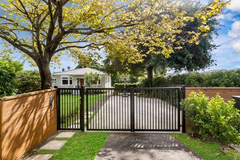 Photo of property in 58 Taylor Road, Mangere Bridge, Auckland, 2022