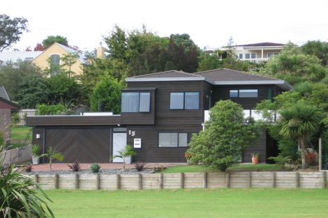 Photo of property in 15 Taupiko Place, Green Bay, Auckland, 0604