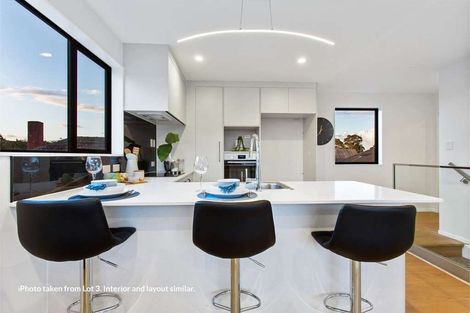 Photo of property in 26a Holland Avenue, Point England, Auckland, 1072