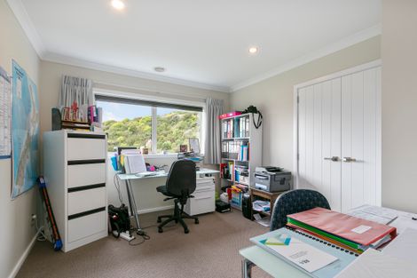 Photo of property in 15 Canary Way, Whitby, Porirua, 5024