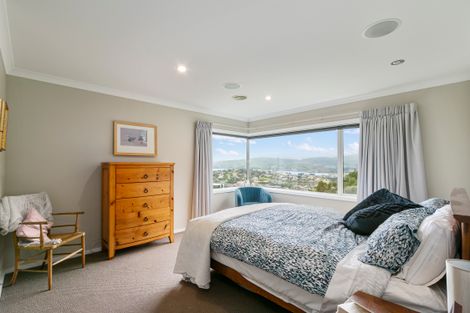 Photo of property in 15 Canary Way, Whitby, Porirua, 5024