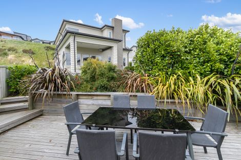 Photo of property in 15 Canary Way, Whitby, Porirua, 5024
