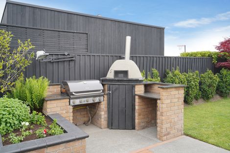 Photo of property in 43 Westpark Drive, Burnside, Christchurch, 8053