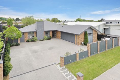 Photo of property in 43 Westpark Drive, Burnside, Christchurch, 8053