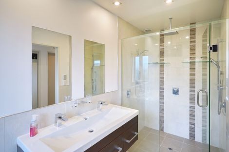 Photo of property in 43 Westpark Drive, Burnside, Christchurch, 8053