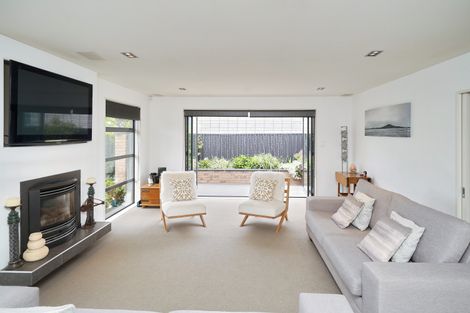 Photo of property in 43 Westpark Drive, Burnside, Christchurch, 8053