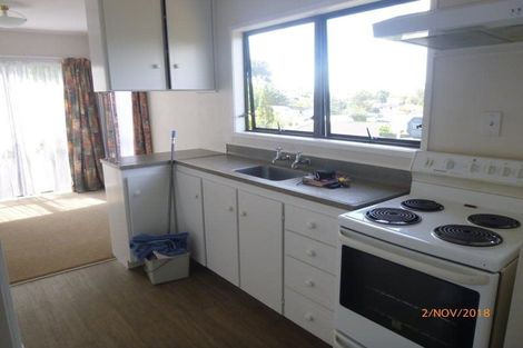 Photo of property in 2 Fitzherbert Avenue, West Harbour, Auckland, 0618