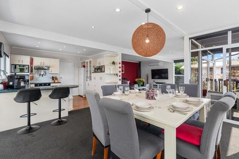 Photo of property in 107 Tiroroa Avenue, Te Atatu South, Auckland, 0610