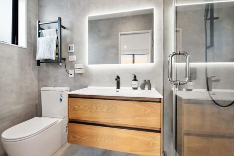 Photo of property in 1/258 Lake Road, Hauraki, Auckland, 0622