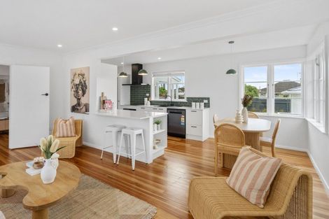 Photo of property in 81 Bartholomew Road, Levin, 5510