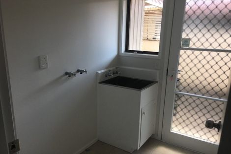 Photo of property in 2/24 Frank Evans Place, Henderson, Auckland, 0610