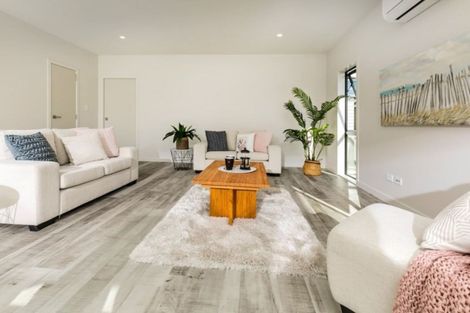 Photo of property in 17 Papa Orchard Drive, Kumeu, 0810