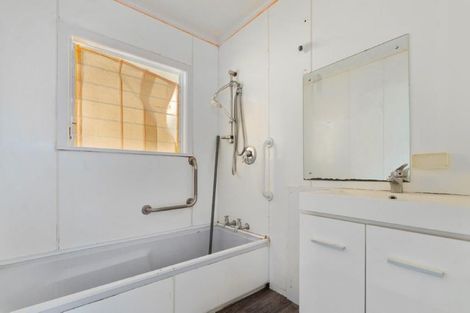 Photo of property in 118 Koutu Road, Kawaha Point, Rotorua, 3010