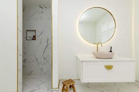 Photo of property in 13 Lochinvar Lane, Acacia Bay, Taupo, 3385