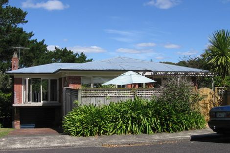 Photo of property in 44 Peter Terrace, Castor Bay, Auckland, 0620