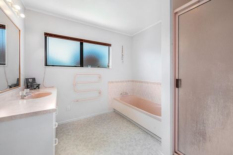 Photo of property in 35 Carter Drive, Pomare, Rotorua, 3015