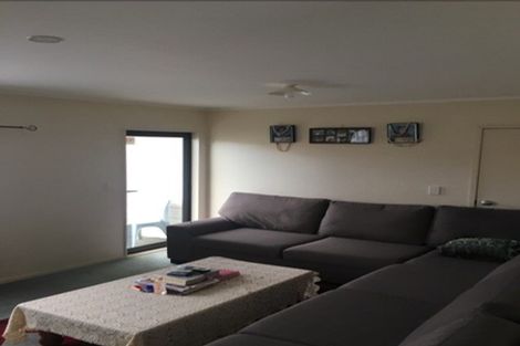 Photo of property in 13a Etherton Drive, Weymouth, Auckland, 2103