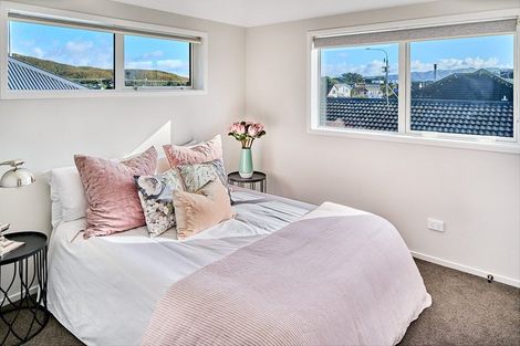 Photo of property in 28b Mana Esplanade, Paremata, Porirua, 5026