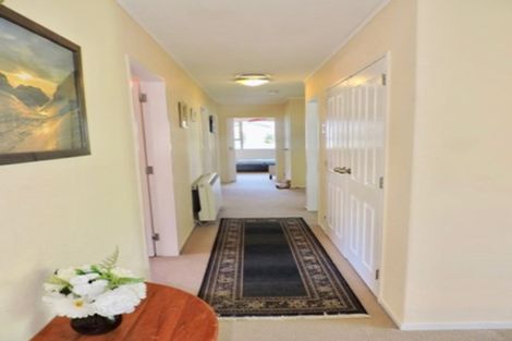 Photo of property in 86 Larsen Crescent, Tawa, Wellington, 5028