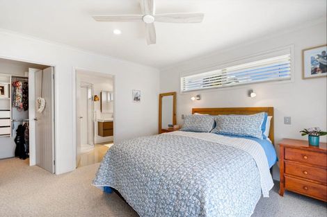 Photo of property in 2 Paradise Point Place, One Tree Point, 0118