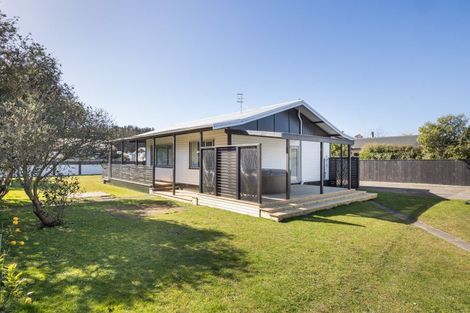 Photo of property in 8 Cousins Avenue East, Foxton Beach, Foxton, 4815