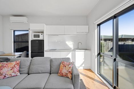 Photo of property in 3 Smith Road, Merrilands, New Plymouth, 4312