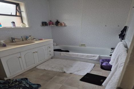 Photo of property in 48 Taikata Road, Te Atatu Peninsula, Auckland, 0610