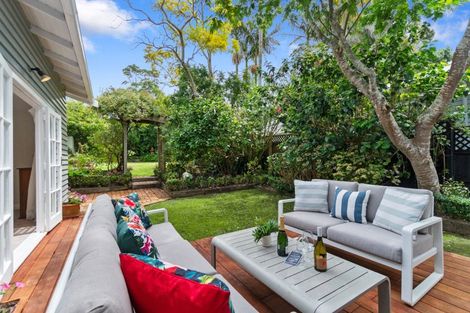 Photo of property in 15 Duders Avenue, Devonport, Auckland, 0624