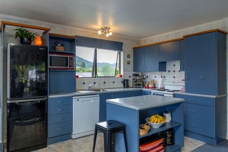 Photo of property in 14 Huia Street, Waikawa, Picton, 7220