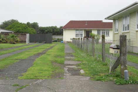Photo of property in 13 Comet Crescent, Mangere, Auckland, 2022