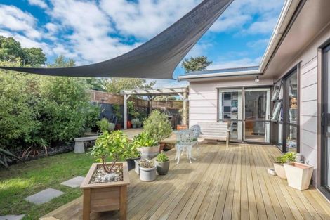 Photo of property in 5 Bahama Crescent, Paraparaumu Beach, Paraparaumu, 5032
