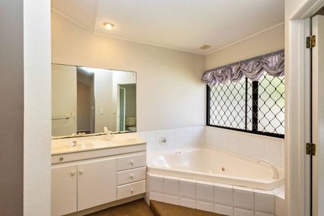 Photo of property in 20 Gillard Place, Eastern Beach, Auckland, 2012