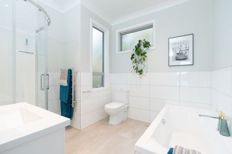 Photo of property in 118a Nicholson Road, Khandallah, Wellington, 6035