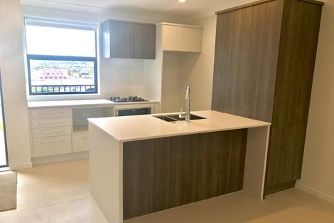 Photo of property in 10 Whimbrel Road, Flat Bush, Auckland, 2019