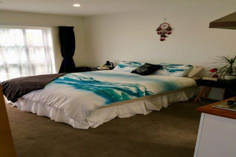 Photo of property in 57a Gloria Avenue, Te Atatu Peninsula, Auckland, 0610