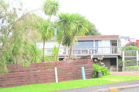 Photo of property in 75 Albatross Road, Red Beach, 0932