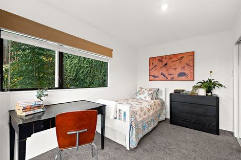 Photo of property in 2/6 Braemar Road, Rothesay Bay, Auckland, 0630